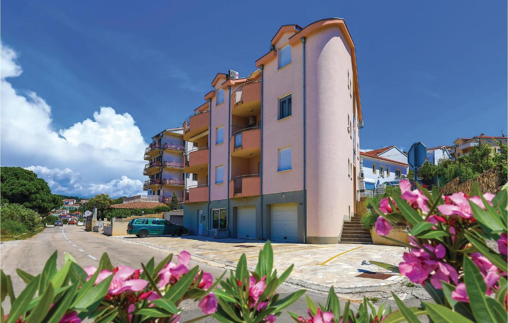 טרוגיר 1 Bedroom Stunning Apartment In Okrug Gornji מראה חיצוני תמונה