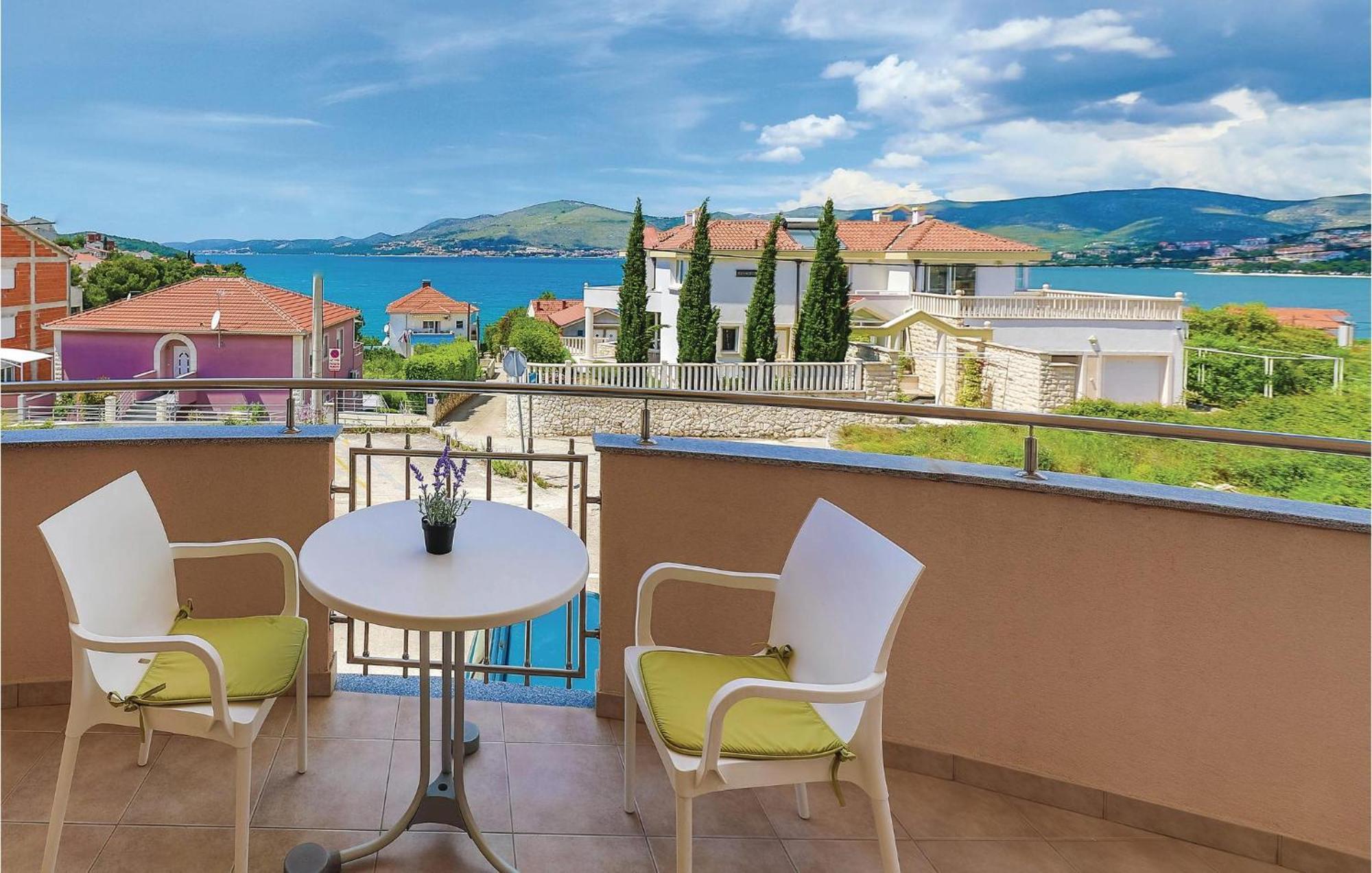 טרוגיר 1 Bedroom Stunning Apartment In Okrug Gornji מראה חיצוני תמונה